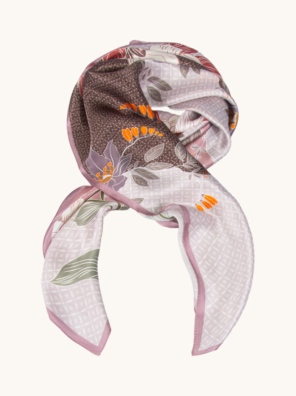 Jedwabna apaszka  Kwiatowa harmonia 85cm x 85cm 