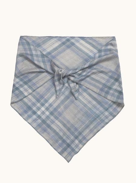 Wełniana chustra trójkątna niebieska w kratę 120x190 cm