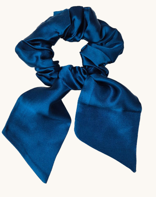 Gumka jedwabna typu scrunchie niebieska