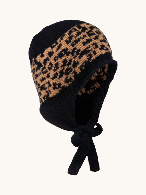 Beanie with binding 100% wool black with animal motif