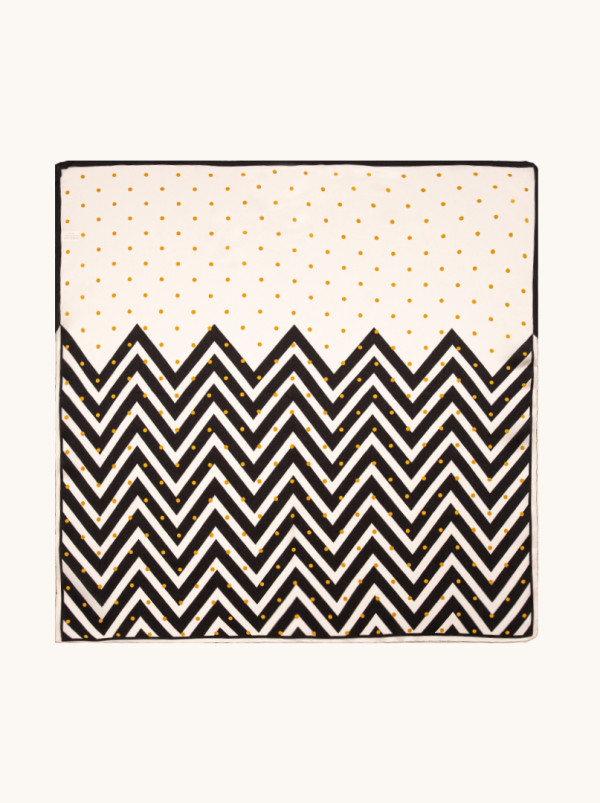 Apaszka jedwabna ecru w czarne zygzaki 53x53 cm