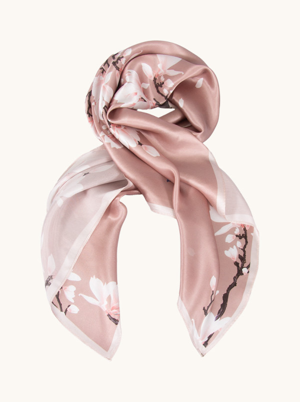 Duża apaszka jedwabna Wolność wśród magnolii 90cm x 90cm