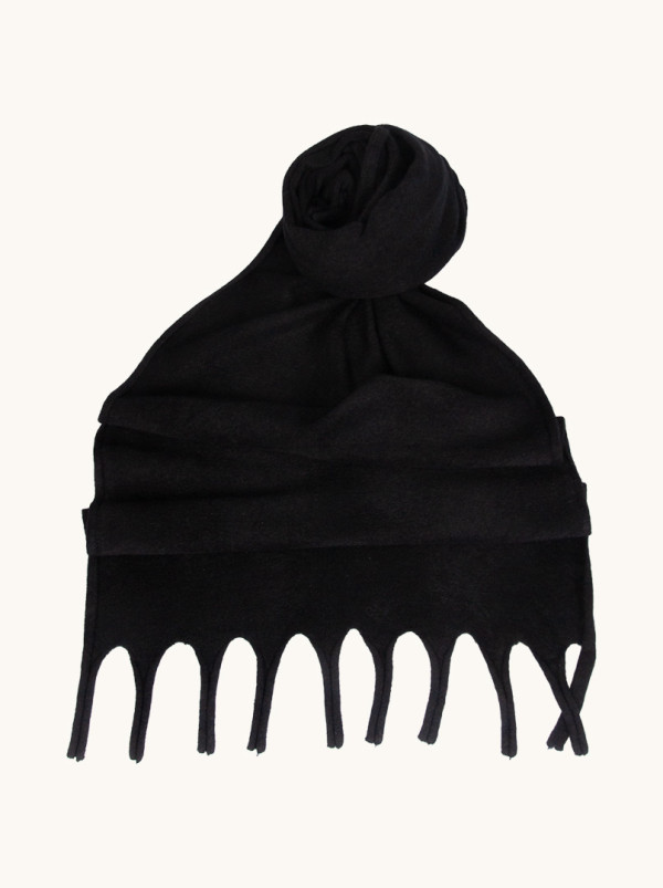 Szal czarny z frędzlami 55 cm x 180 cm