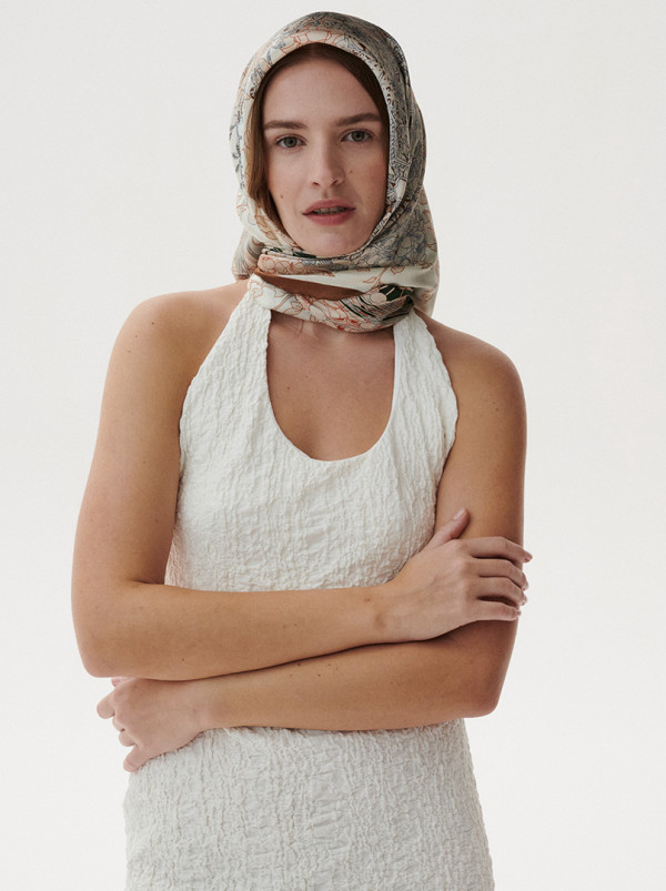 Duża chusta jedwabna botaniczna opowieść 110 cm x 110 cm PREMIUM