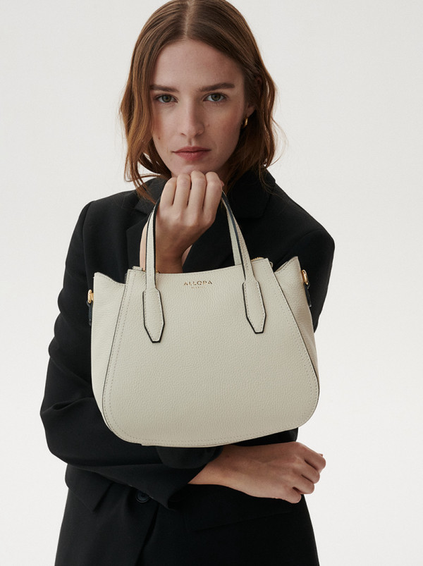 Skórzana torba damska FLAVIA ecru elegancka shopperka z paskiem