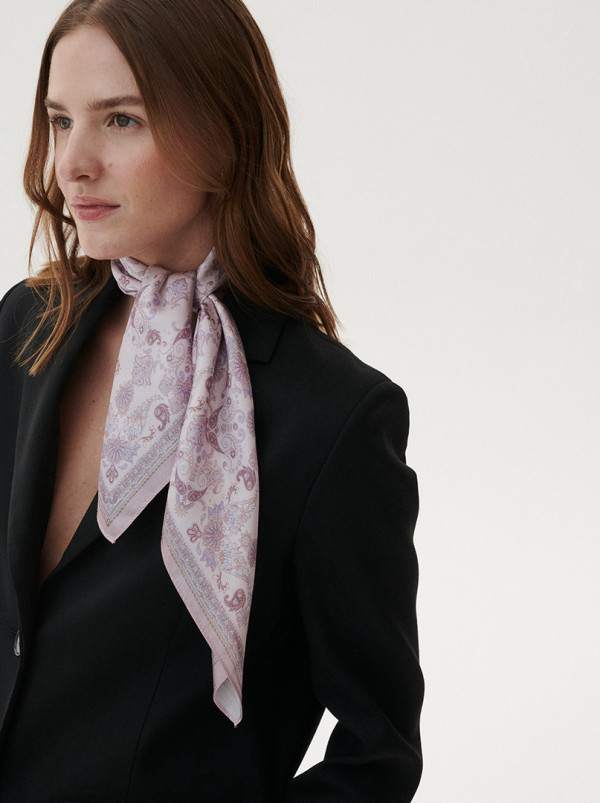 Apaszka jedwabna w pastelowe paisleye 70x70 cm PREMIUM