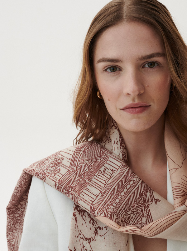 Scarf 100% wool in shade of beige with house motif 70 cm x 190 cm