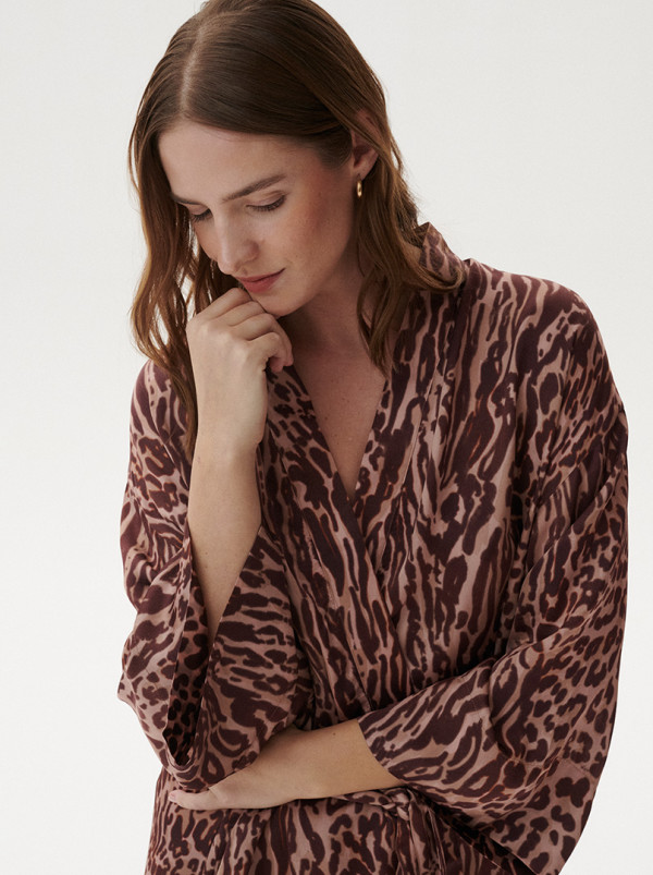 Szlafrok kimono z wiskozy brązowy w zwierzęcy wzór PREMIUM
