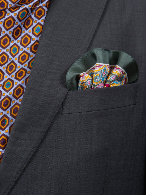 Jedwabna poszetka z motywem kwiatów