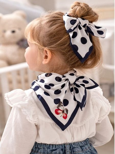 Apaszka jedwabna biała w grochy z motylkiem 53x53 cm