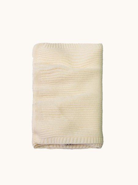 Smooth, warm cream-colored ribbed scarf, 70x210 cm
