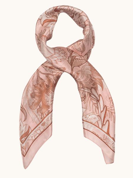 Apaszka jedwabna różowa w roślinny wzór 90x90 cm 