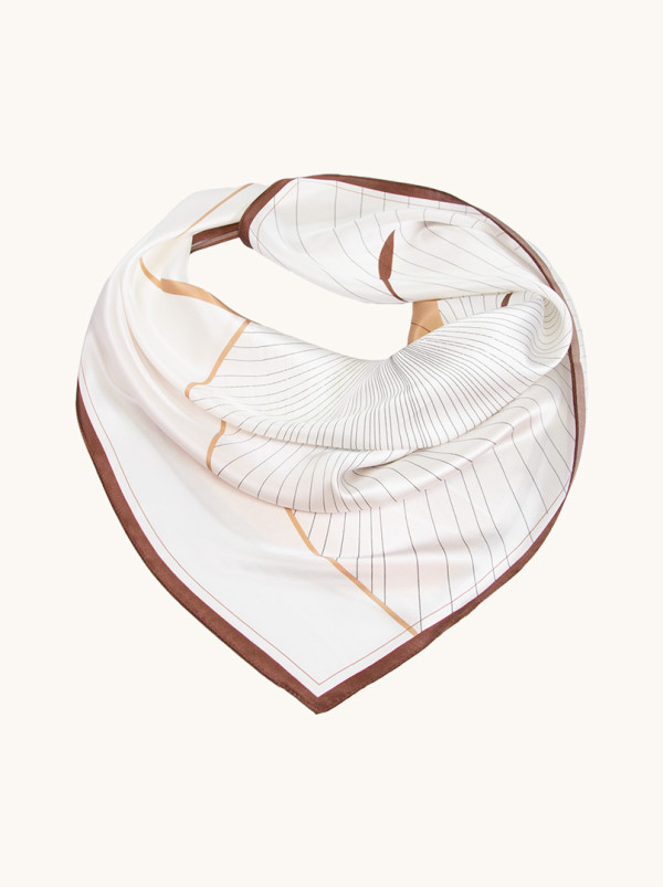 Apaszka jedwabna beżowa we wzory geometryczne 53x53 cm