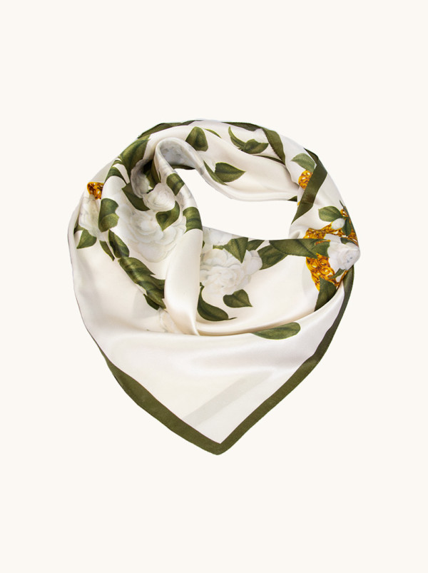 Apaszka jedwabna kremowa w białe kwiaty 53x53 cm