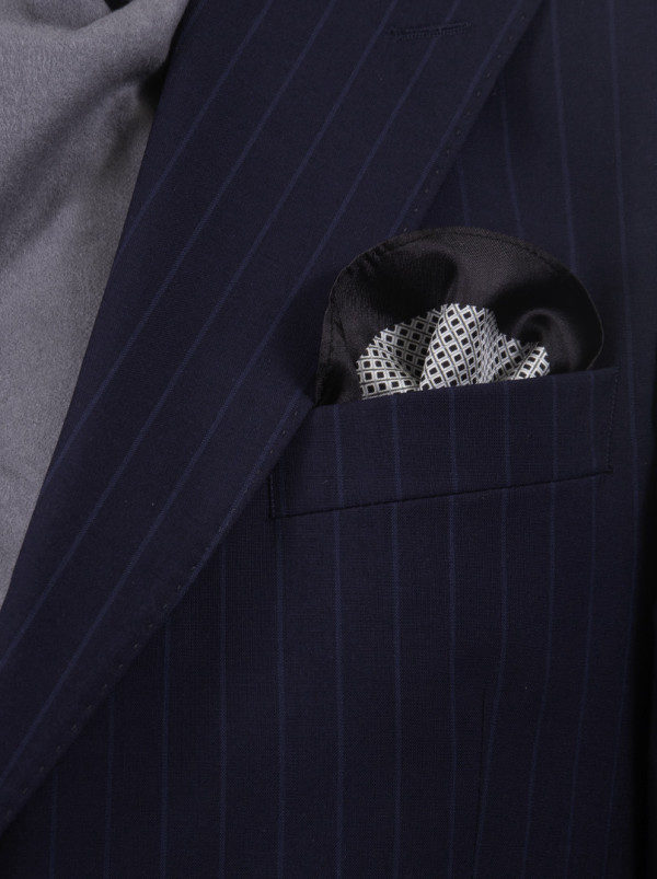 Jedwabna poszetka w kwadraciki   32 cm x 32 cm