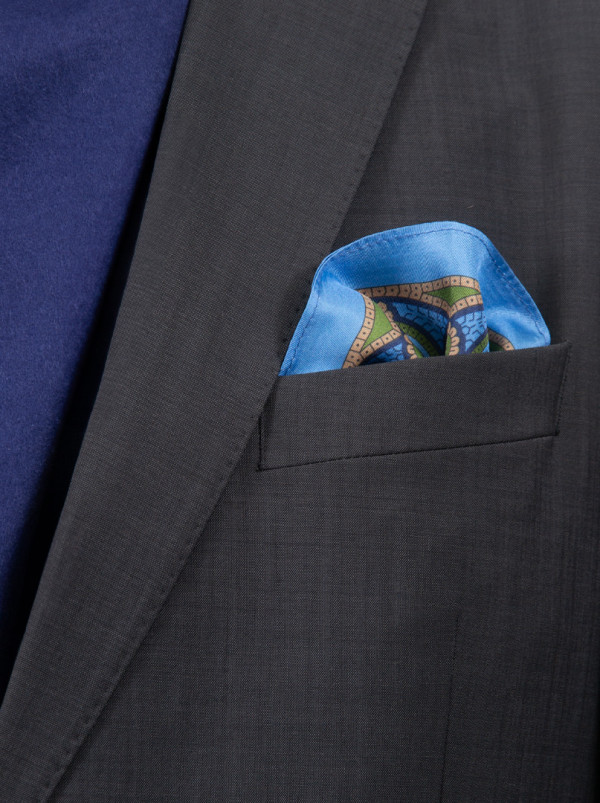 Jedwabna poszetka niebieska we wzory 32 cm x 32 cm