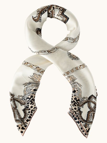 Duża chusta jedwabna ecru w zwierzęcy motyw 110x110 cm 