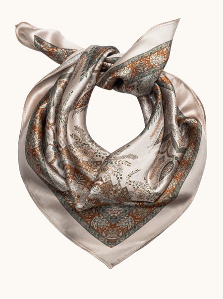 Apaszka jedwabna beżowa z motywem paisley 53x53 cm