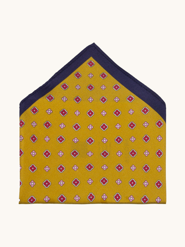 Gold silk pocket square with a floral pattern, 32x32 cm