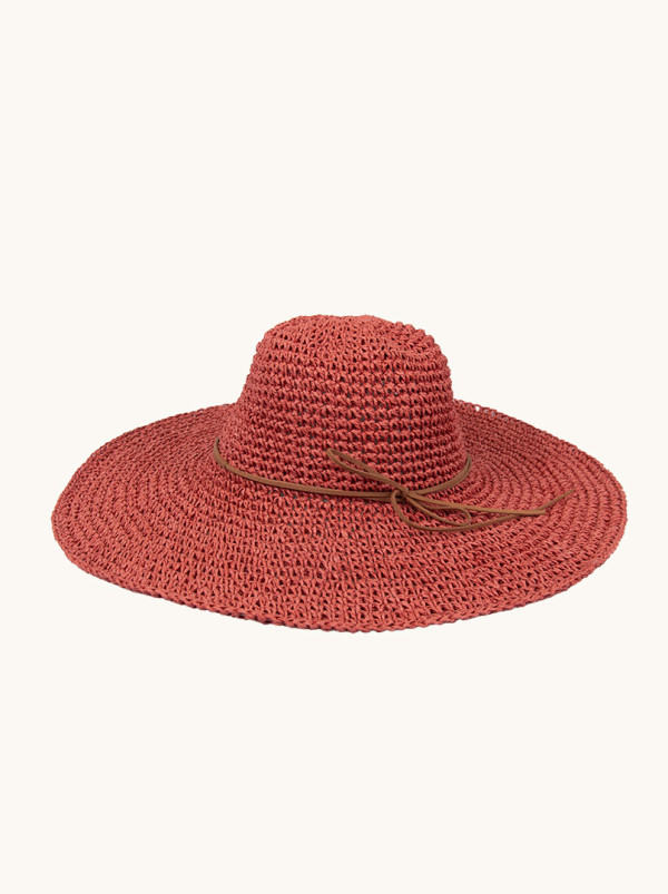 Hat in a shade of red