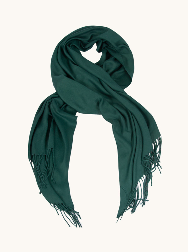 Szal w kolorze zieleni butelkowej z frędzlami 70 cm x 180 cm