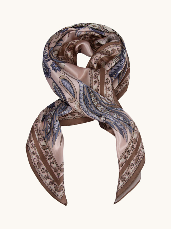 Apaszka jedwabna  na różowym tle  z motywem roślinnym  90 cm x 90 cm 