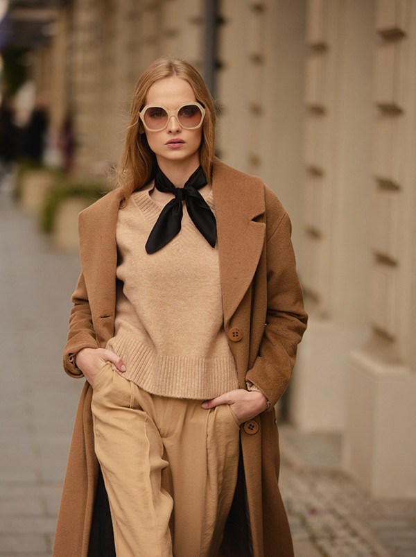 Apaszka jedwabna gładka czarna klasyka 65x65 cm