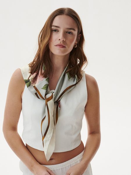 Apaszka jedwabna z motywem kwiatów 90x90 cm 