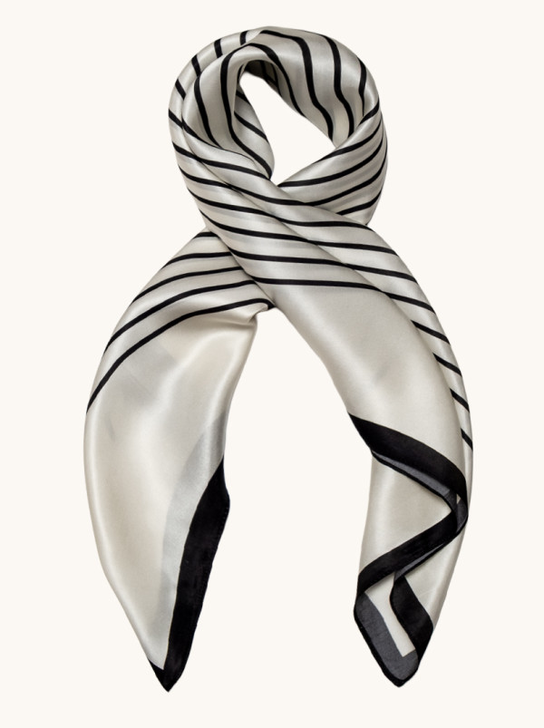 Duża apaszka jedwabna kremowa z hipnotyzującym wzorem 88cm x88cm 