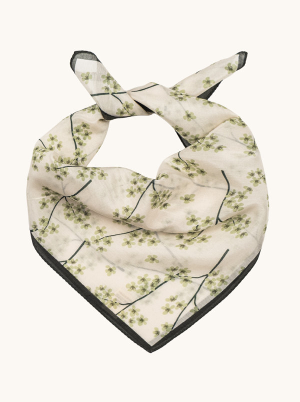 Apaszka bawełna z jedwabiem morwowym w kwiaty 53x53 cm