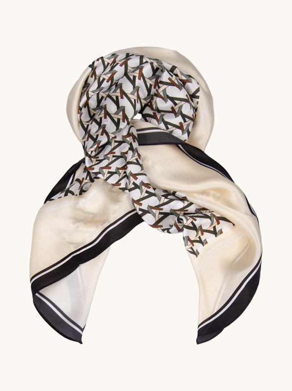 Chusta jedwabna 90cm x 90cm w drobny jednolity deseń