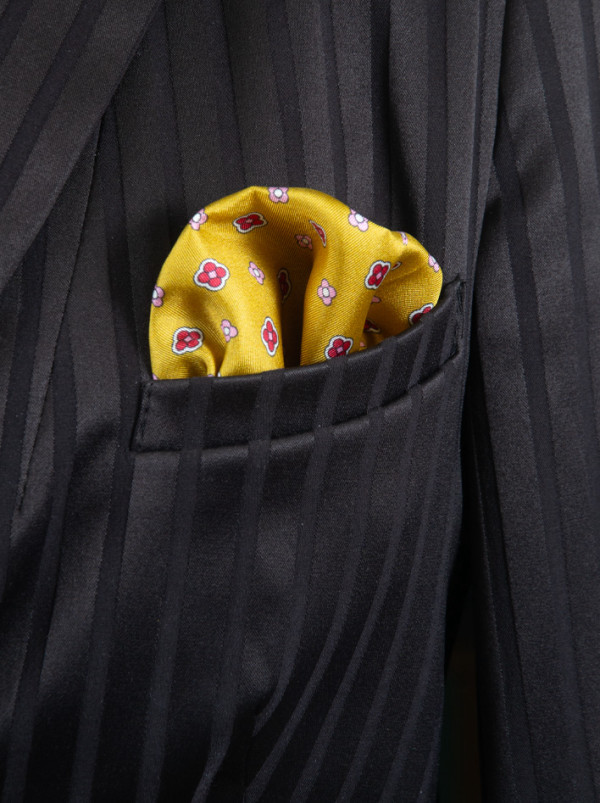 Gold silk pocket square with a floral pattern, 32x32 cm