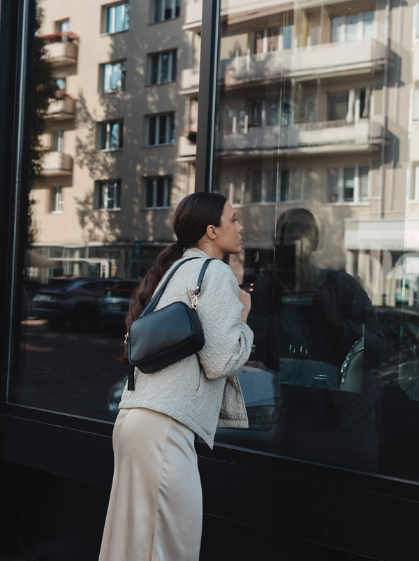 Mała torebka ALLORA be unique czarna ze skóry naturalnej 17 cm x 23 cm PREMIUM