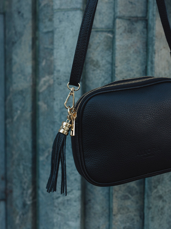 Mała torebka ALLORA be unique czarna ze skóry naturalnej 17 cm x 23 cm PREMIUM