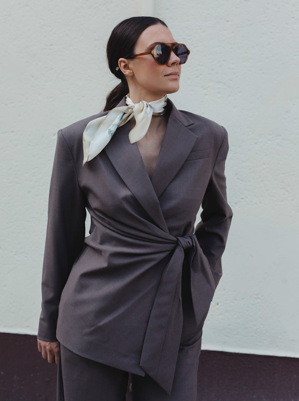 Mała apaszka jedwabna gawroszka Cisza na Skraju 53x53 cm PREMIUM