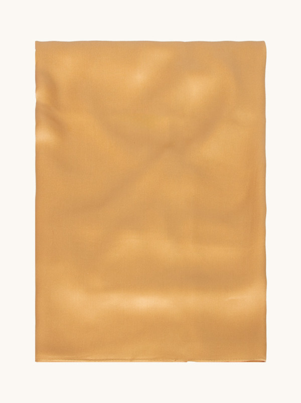 Szal jedwabny w kolorze beżowozłotym