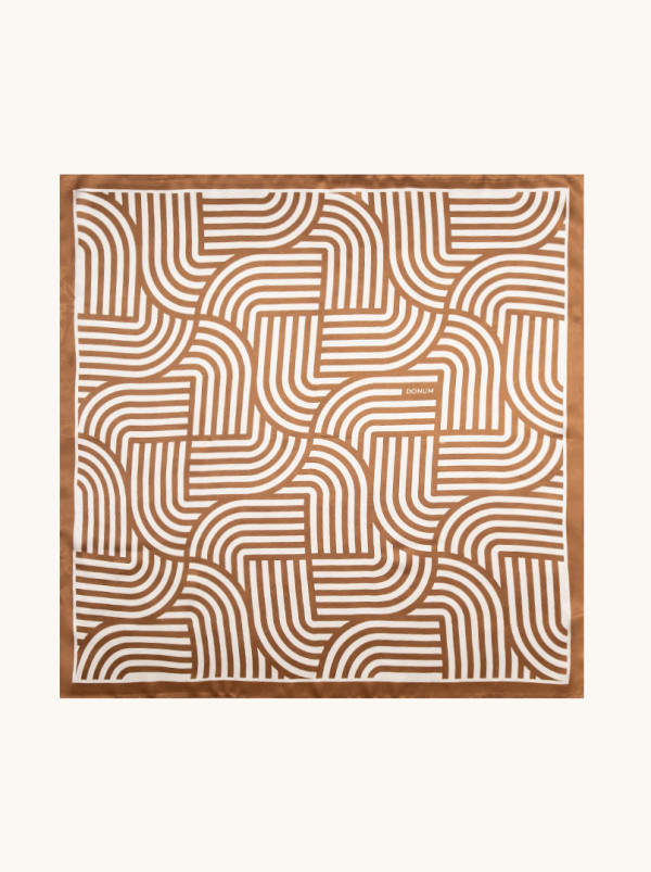 Apaszka jedwabna brązowa w geometryczne wzory 68x68 cm