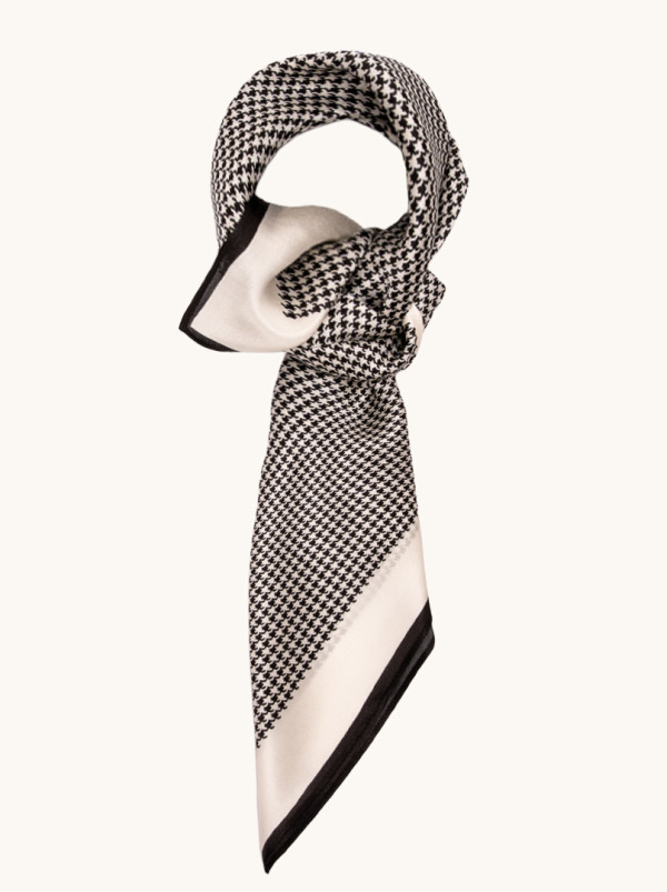 Apaszka jedwabna biała w pepitkę 68x68 cm