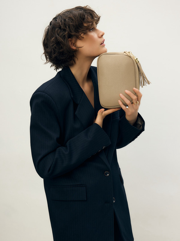 Mała torebka ALLORA be unique beżowa ze skóry naturalnej 17 cm x 23 cm PREMIUM