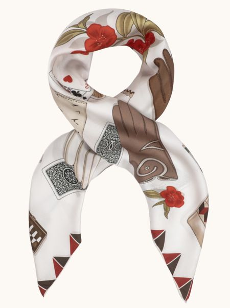 Apaszka jedwabna biała z motywem rękawiczek 90x90 cm