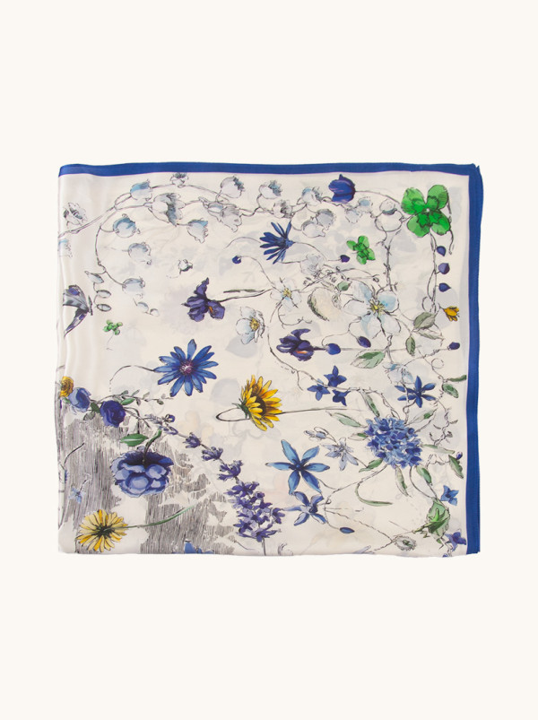 Apaszka z jedwabiu kremowa w niebieskie kwiaty 90 cm x 90 cm