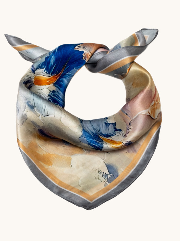 Apaszka jedwabna kremowa w malarskie kwiaty 53x53 cm