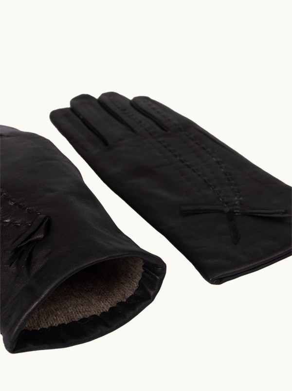 Czarne skórzane rękawiczki z ozdobną kokardką