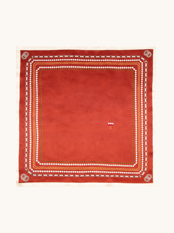 Apaszka jedwabna czerwona z ornamentem 53x53 cm