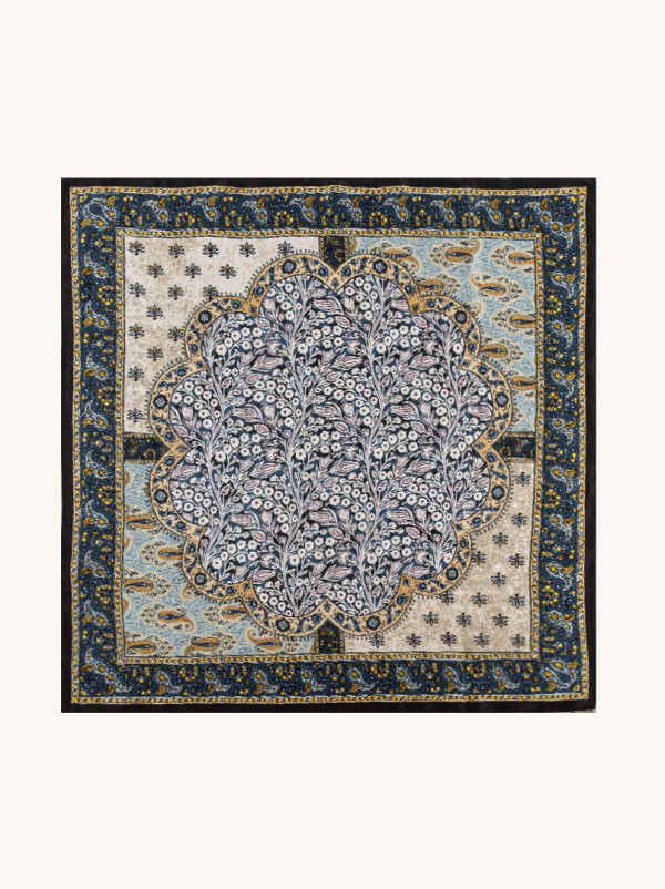 Apaszka jedwabna niebieska we wzór orientalny 68x68 cm