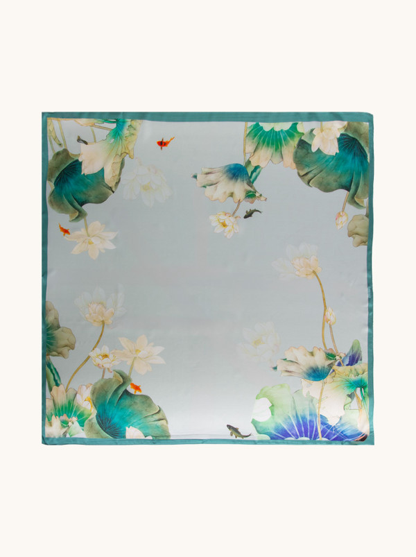 Duża apaszka jedwabna w roślinny wzór – zielona z białymi kwiatami 90cm x 90cm 