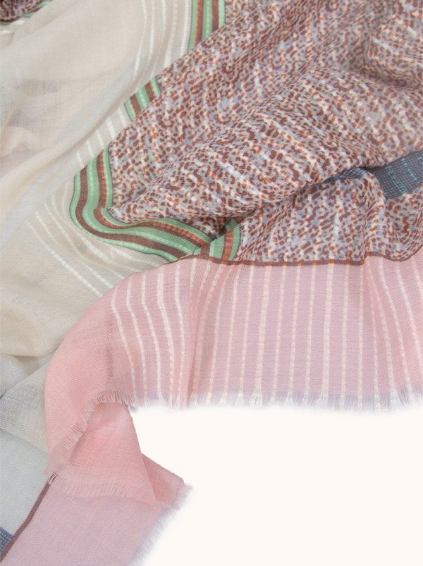 Lightweight beige shawl with pink border with horse motif 85cm x 190 cm