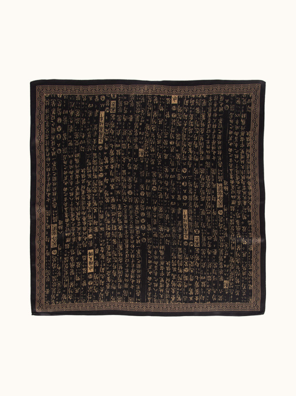 Apaszka jedwabna czarna z orientalnym wzorem 53x53 cm