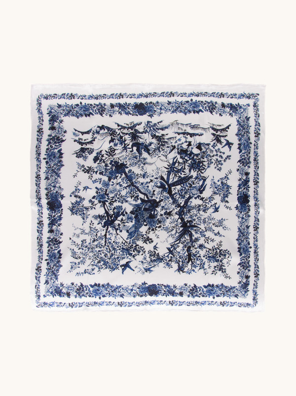 Apaszka jedwabna inspirowana wzornictwem porcelanowym  90 cm x 90 cm