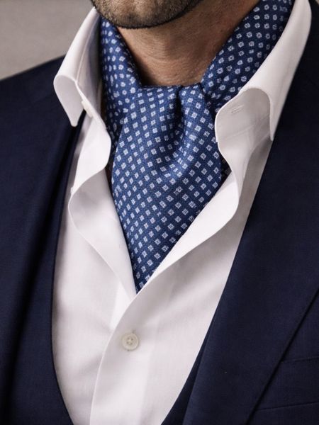 Jedwabny fular granatowy w geometryczny wzór 17 x 130 cm